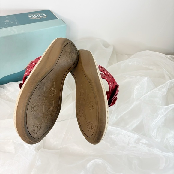 Women's Cliffs by White Mountain Cynthia Thong Sandal Berry Red Smooth - Picture 9 of 10